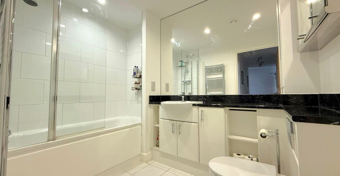 2 bedroom property for sale in London | Robinson Jackson