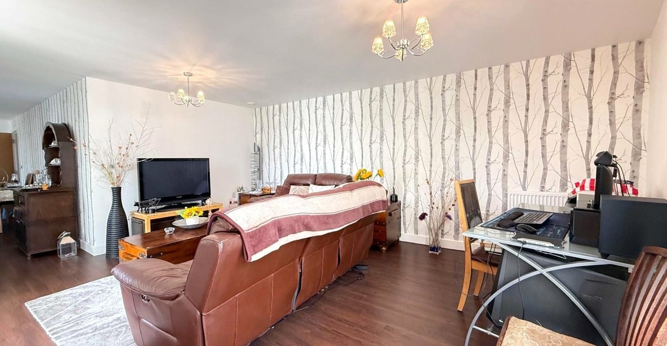 2 bedroom property for sale in London | Robinson Jackson