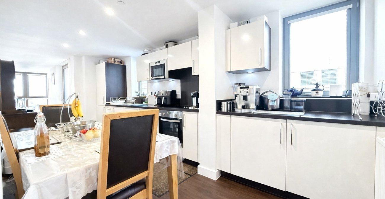 2 bedroom property for sale in London | Robinson Jackson