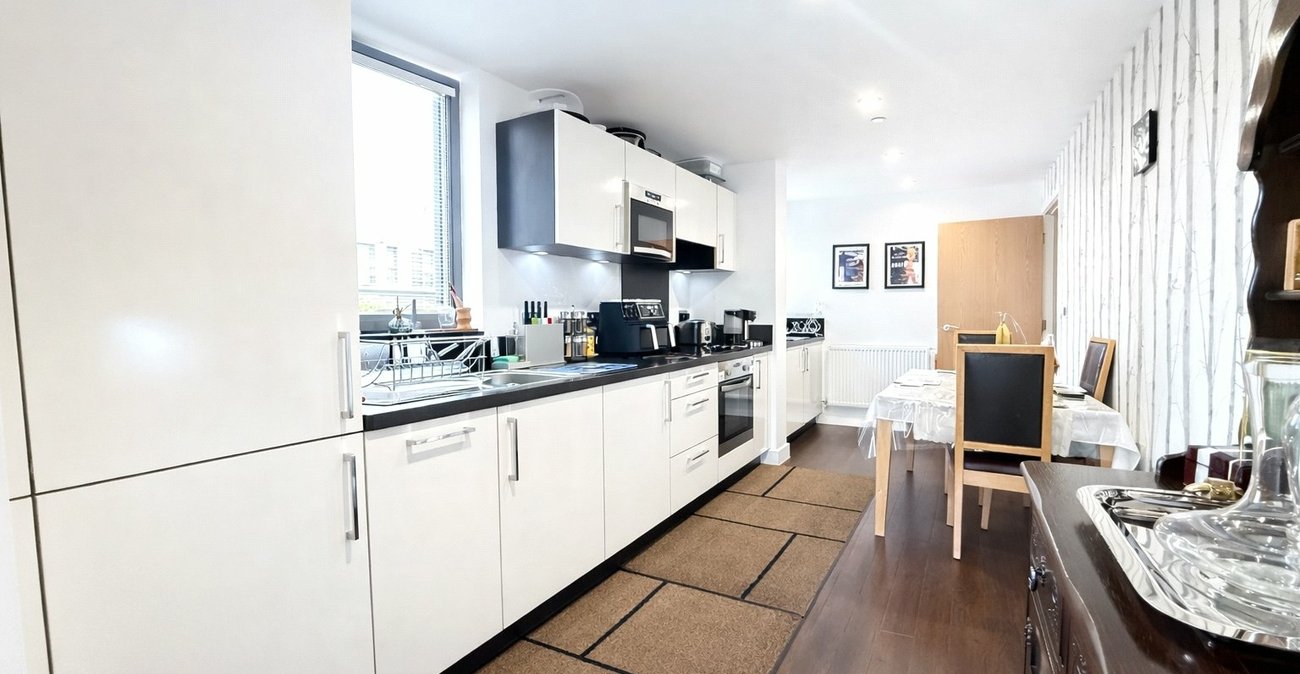 2 bedroom property for sale in London | Robinson Jackson