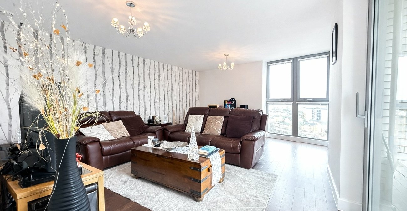 2 bedroom property for sale in London | Robinson Jackson