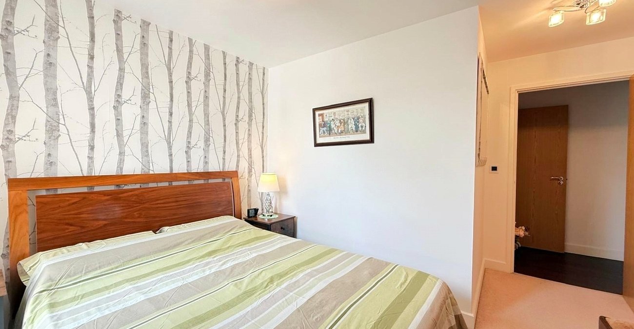 2 bedroom property for sale in London | Robinson Jackson