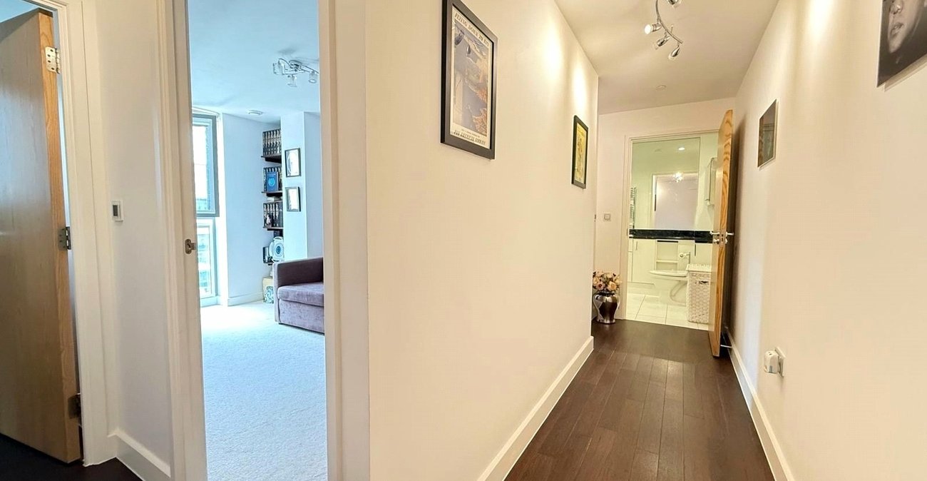 2 bedroom property for sale in London | Robinson Jackson