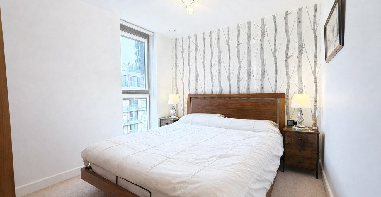 2 bedroom property for sale in London | Robinson Jackson