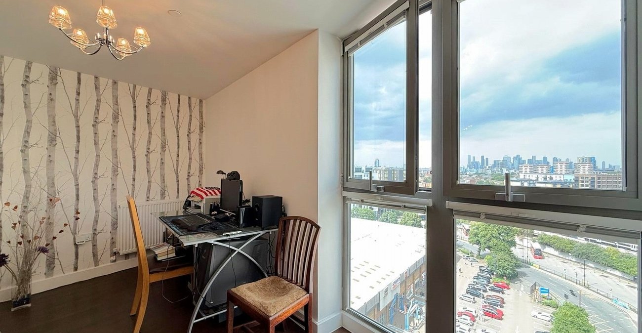2 bedroom property for sale in London | Robinson Jackson