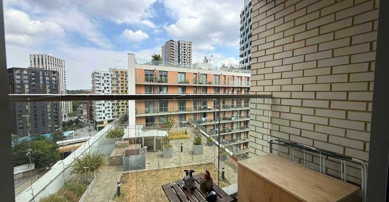 2 bedroom property for sale in London | Robinson Jackson
