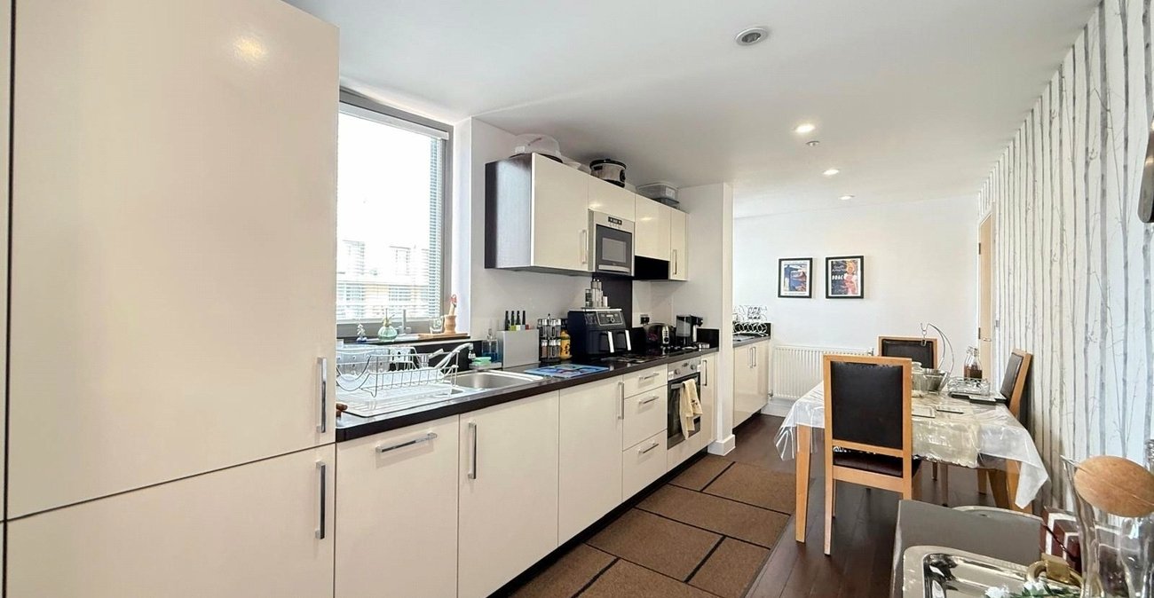 2 bedroom property for sale in London | Robinson Jackson