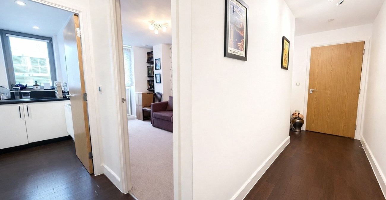 2 bedroom property for sale in London | Robinson Jackson