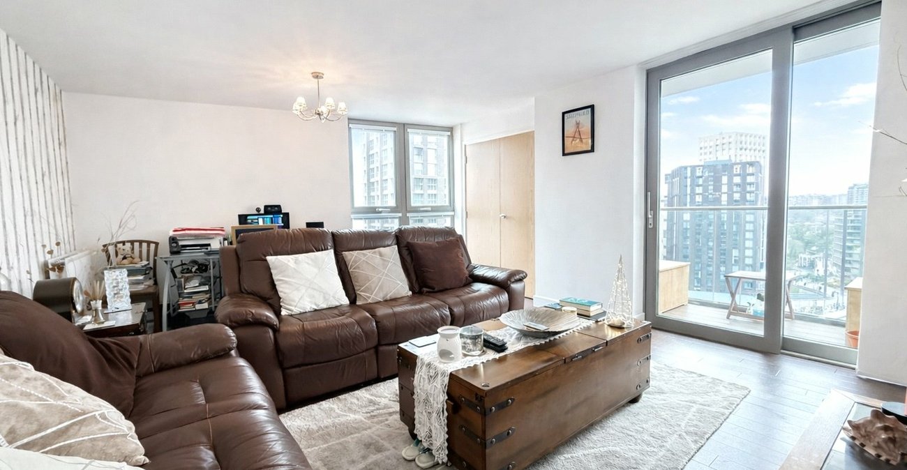 2 bedroom property for sale in London | Robinson Jackson