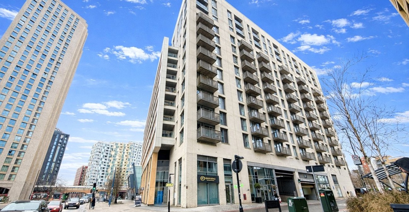 2 bedroom property for sale in London | Robinson Jackson