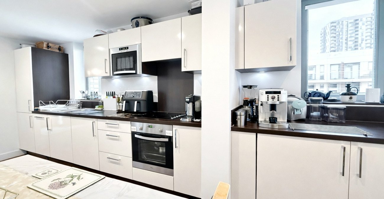 2 bedroom property for sale in London | Robinson Jackson