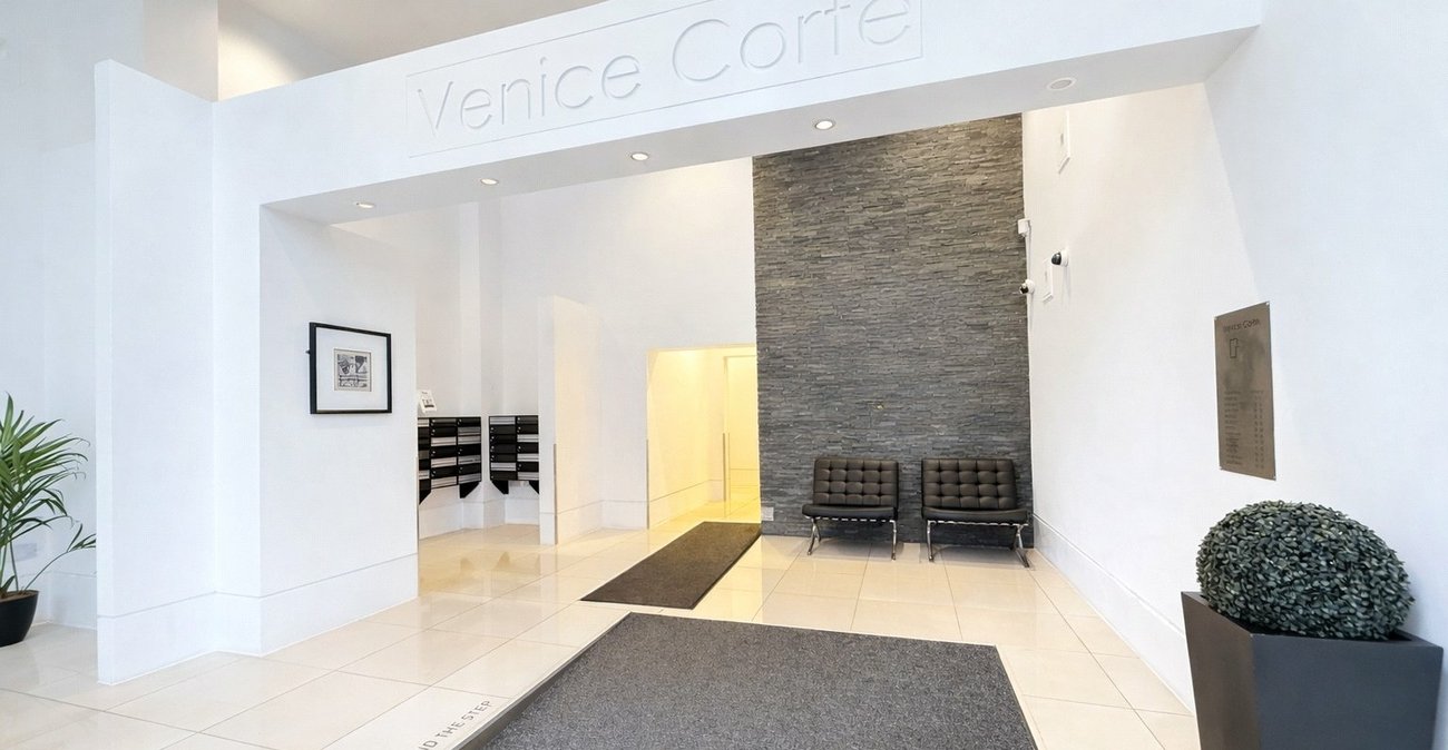 2 bedroom property for sale in London | Robinson Jackson