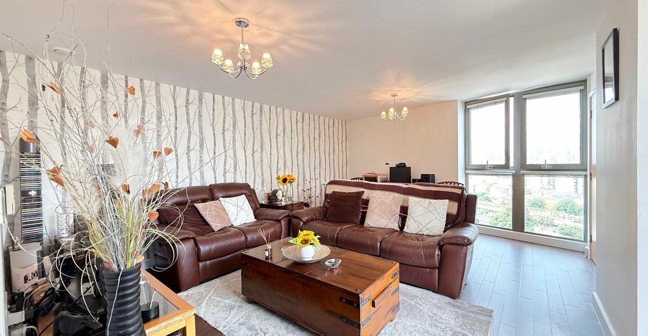 2 bedroom property for sale in London | Robinson Jackson