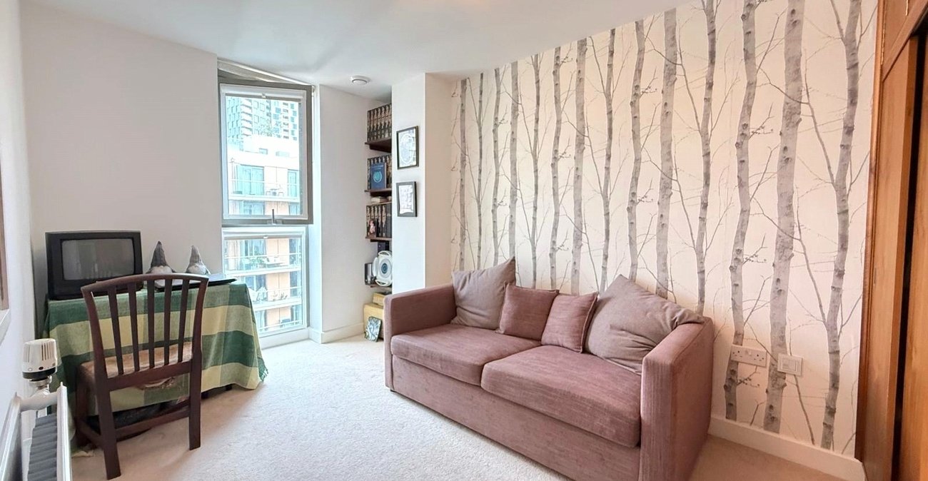 2 bedroom property for sale in London | Robinson Jackson