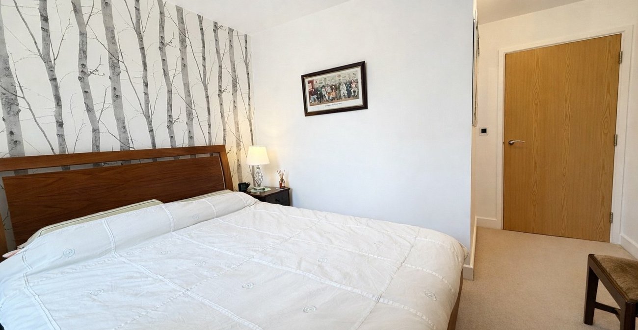 2 bedroom property for sale in London | Robinson Jackson