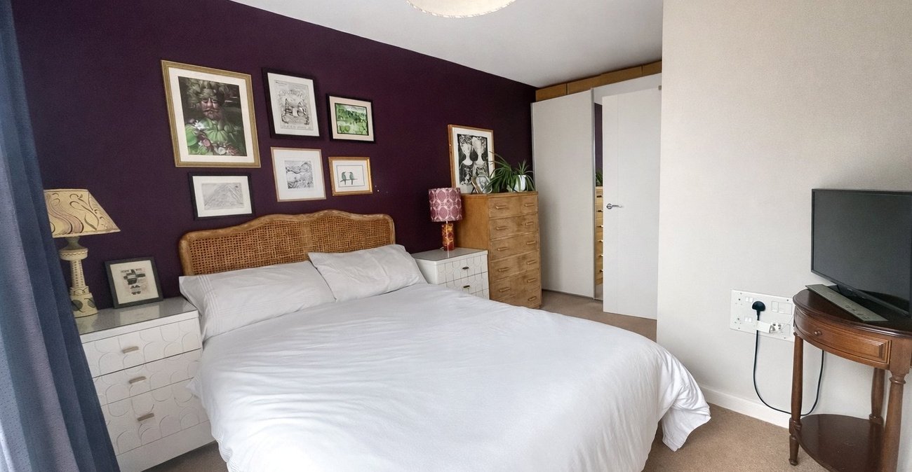 2 bedroom property for sale in London | Robinson Jackson