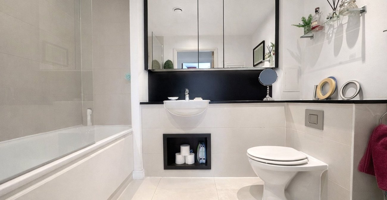 2 bedroom property for sale in London | Robinson Jackson