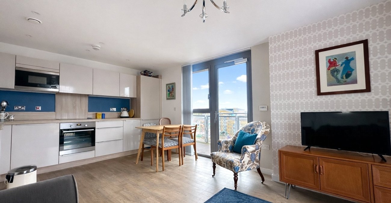 2 bedroom property for sale in London | Robinson Jackson