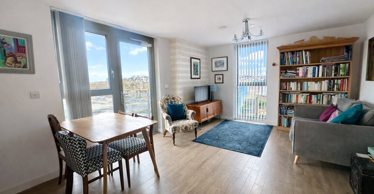 2 bedroom property for sale in London | Robinson Jackson