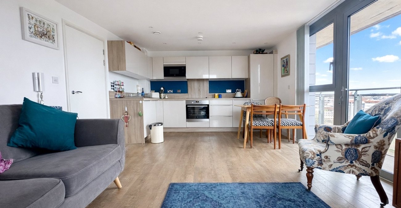 2 bedroom property for sale in London | Robinson Jackson