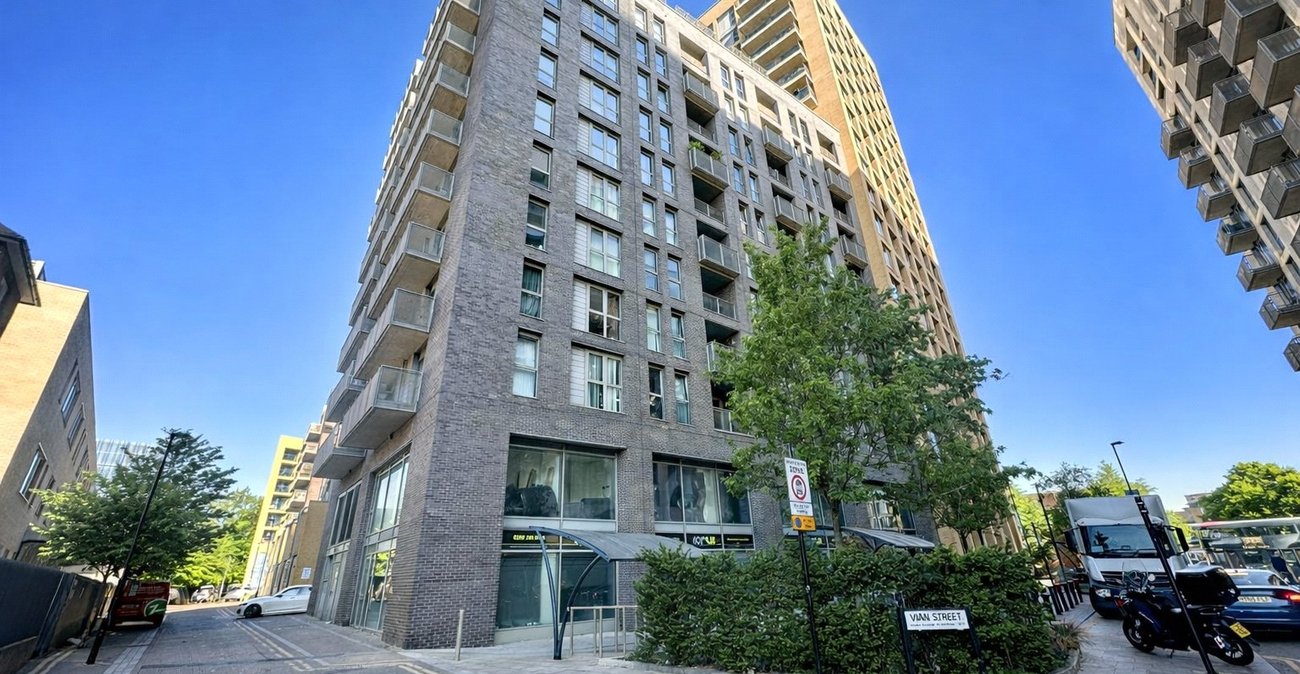 2 bedroom property for sale in London | Robinson Jackson