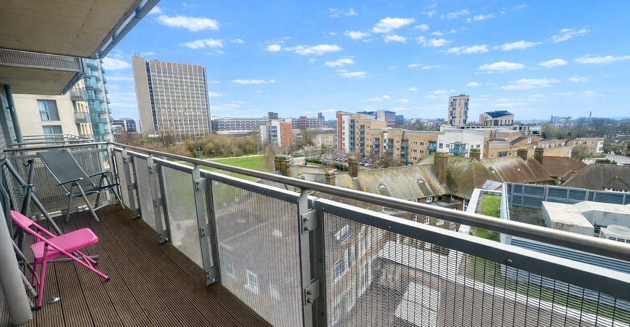 2 bedroom property for sale in London | Robinson Jackson