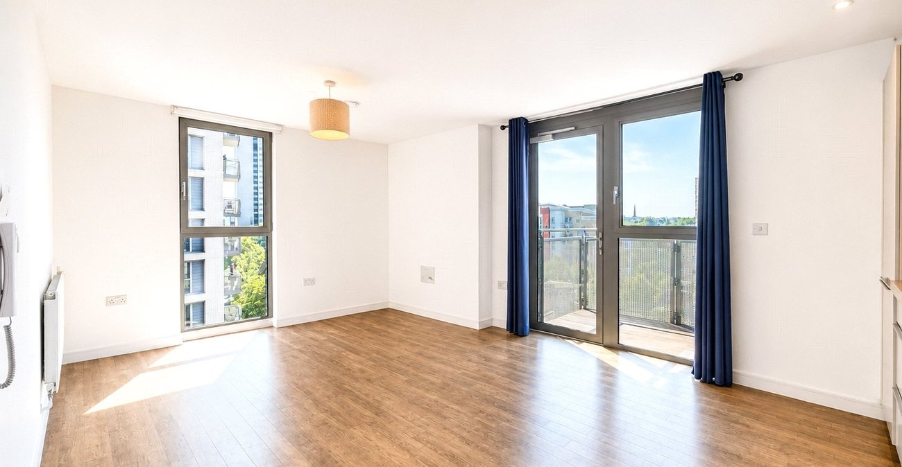 2 bedroom property for sale in London | Robinson Jackson