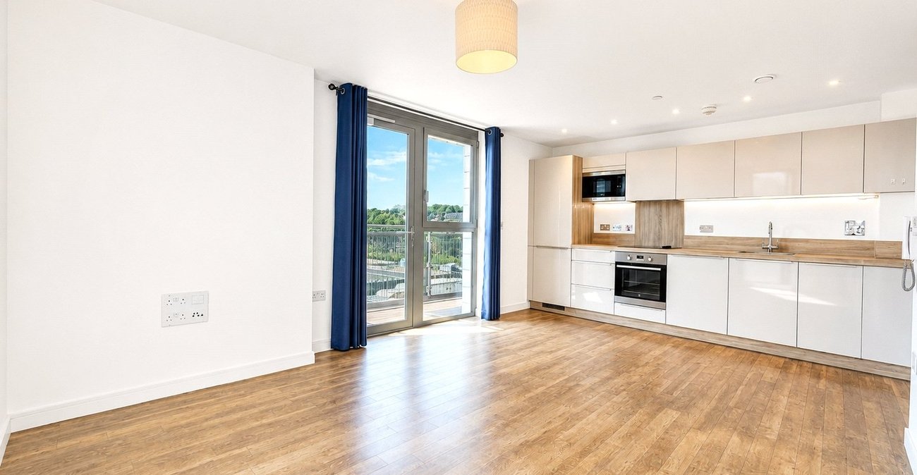 2 bedroom property for sale in London | Robinson Jackson