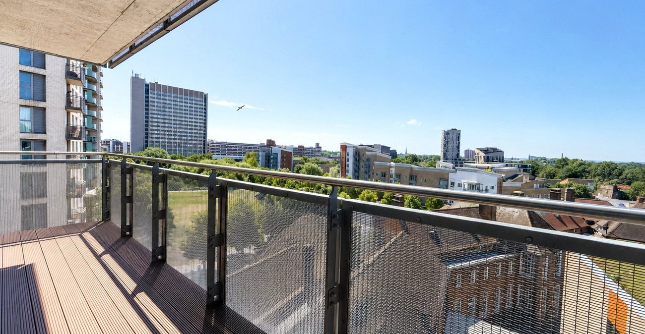2 bedroom property for sale in London | Robinson Jackson