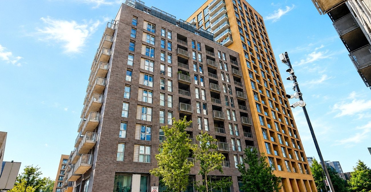 2 bedroom property for sale in London | Robinson Jackson