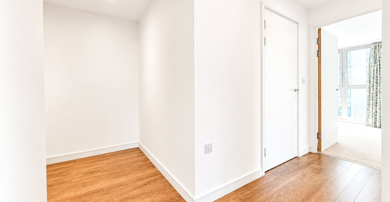 2 bedroom property for sale in London | Robinson Jackson