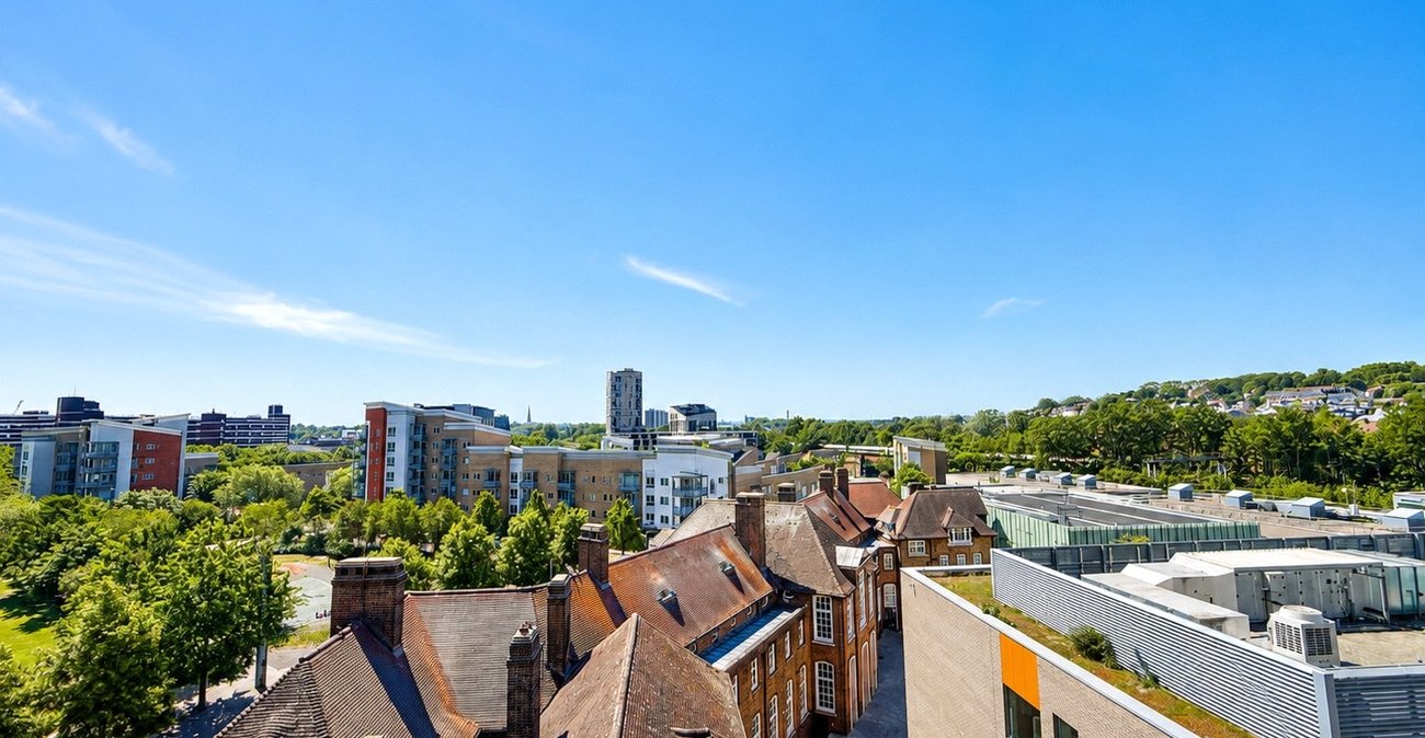 2 bedroom property for sale in London | Robinson Jackson