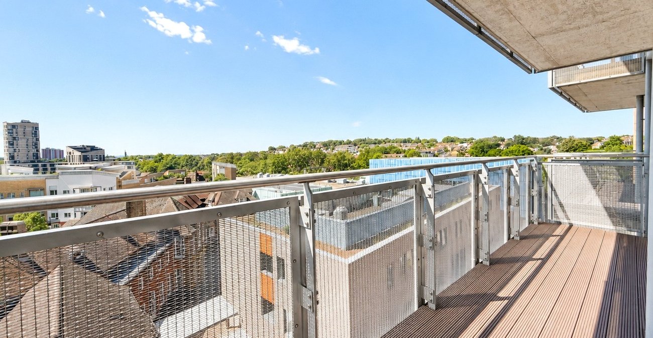 2 bedroom property for sale in London | Robinson Jackson