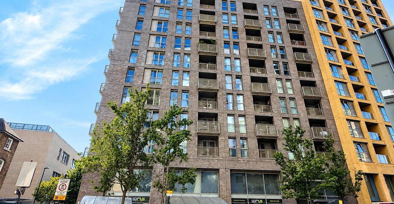 2 bedroom property for sale in London | Robinson Jackson