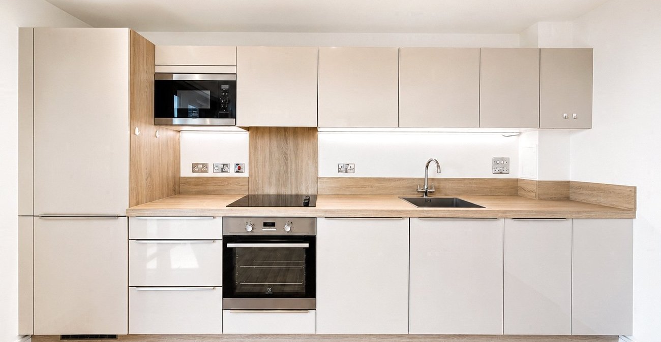 2 bedroom property for sale in London | Robinson Jackson