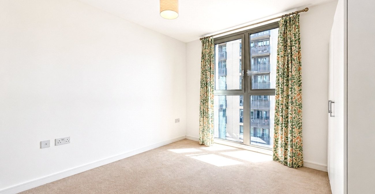 2 bedroom property for sale in London | Robinson Jackson