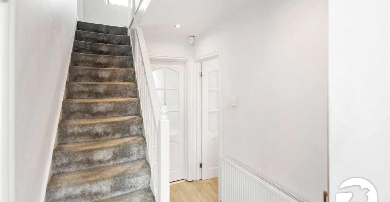 3 bedroom house for sale in London | Robinson Jackson