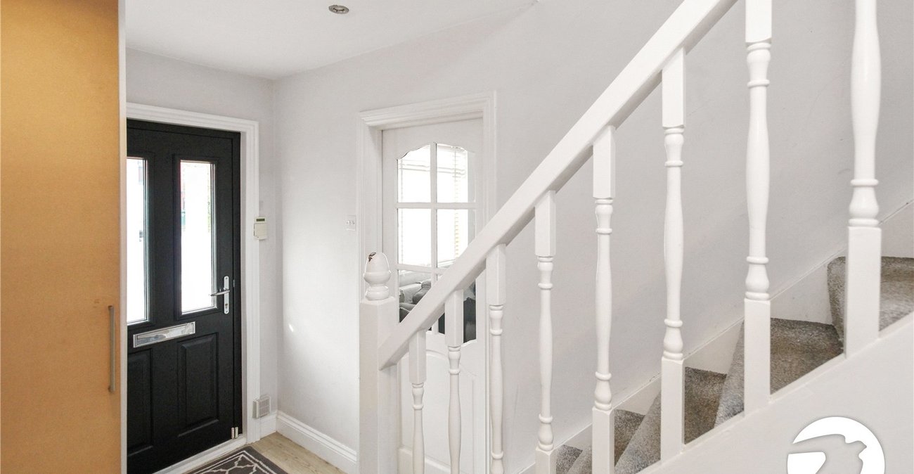 3 bedroom house for sale in London | Robinson Jackson