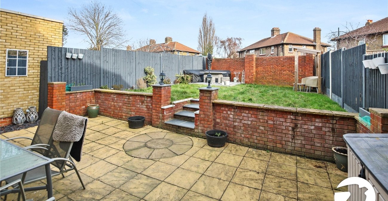 3 bedroom house for sale in London | Robinson Jackson