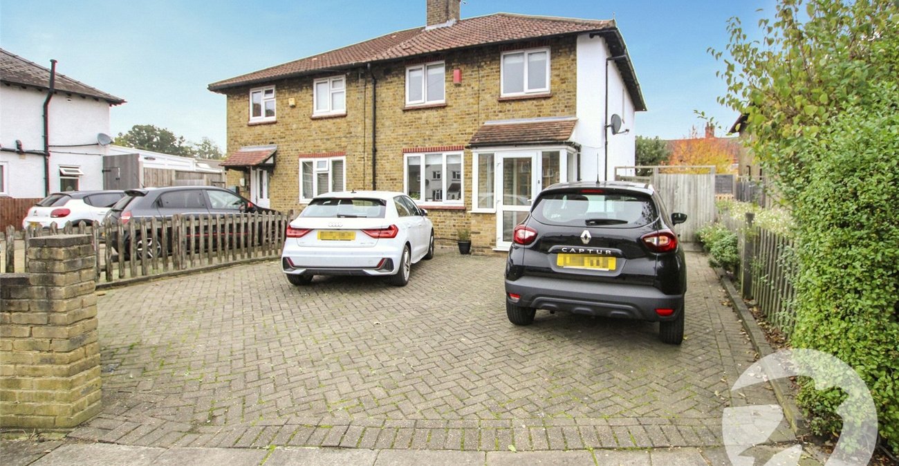 3 bedroom house for sale in London | Robinson Jackson