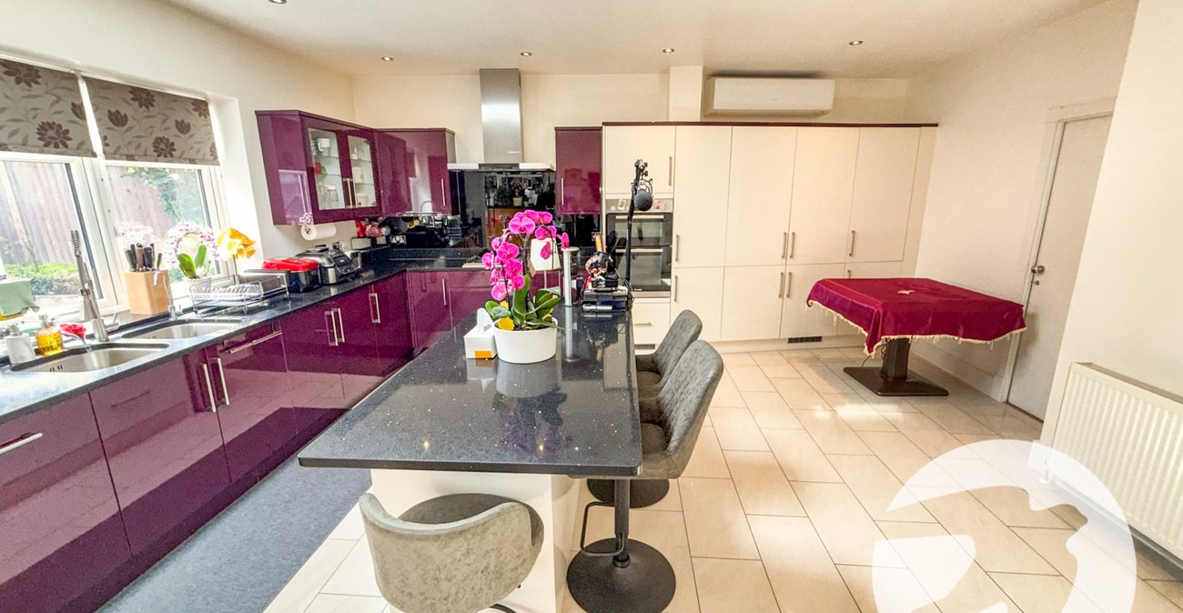 4 bedroom house for sale in London | Robinson Jackson