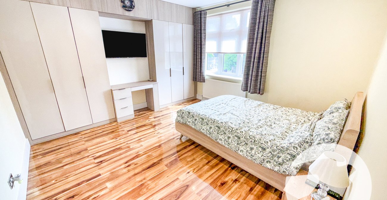 4 bedroom house for sale in London | Robinson Jackson