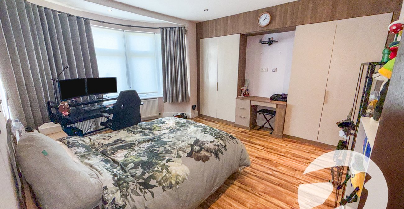 4 bedroom house for sale in London | Robinson Jackson