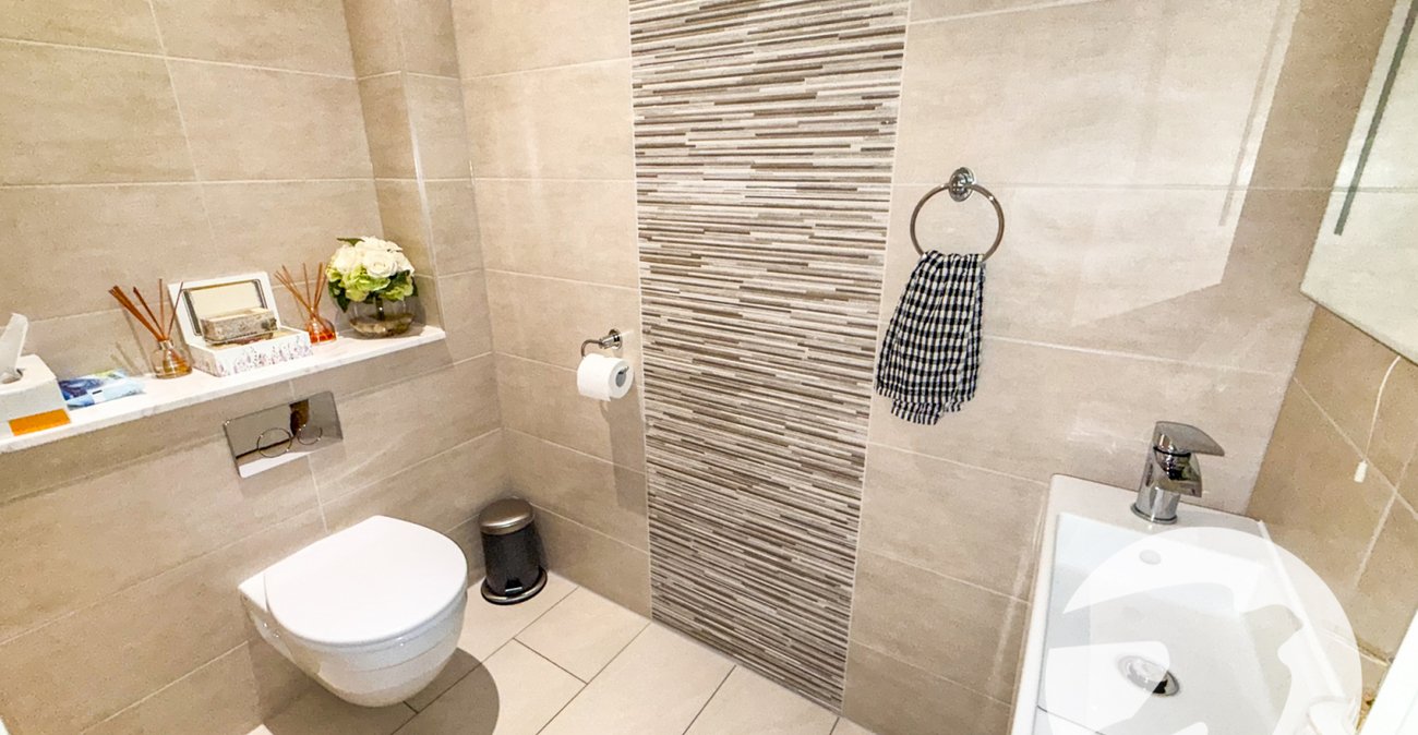 4 bedroom house for sale in London | Robinson Jackson