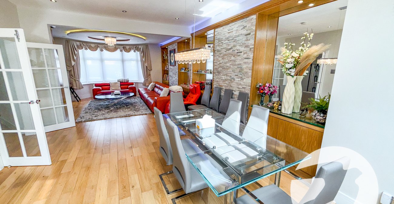 4 bedroom house for sale in London | Robinson Jackson