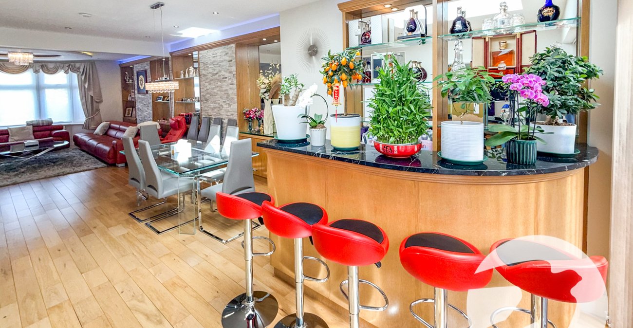 4 bedroom house for sale in London | Robinson Jackson