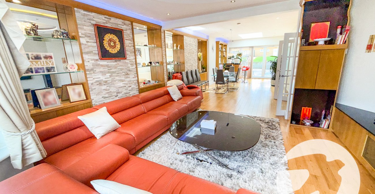 4 bedroom house for sale in London | Robinson Jackson