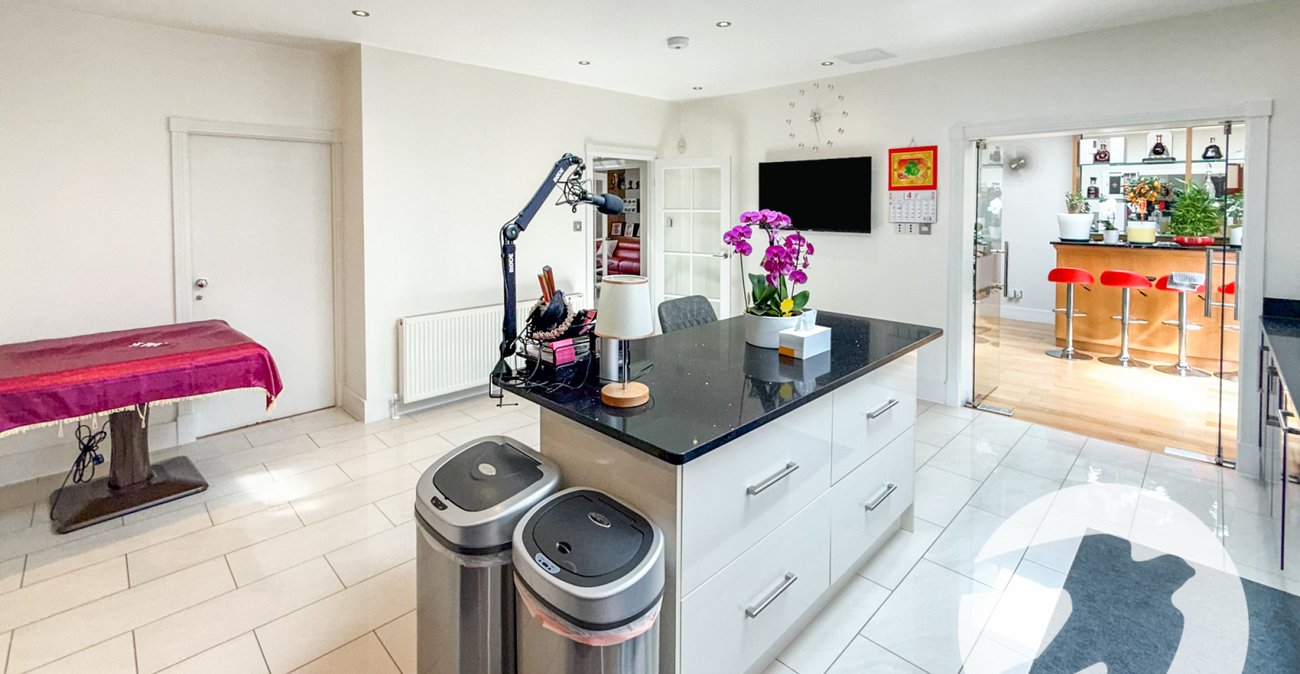 4 bedroom house for sale in London | Robinson Jackson