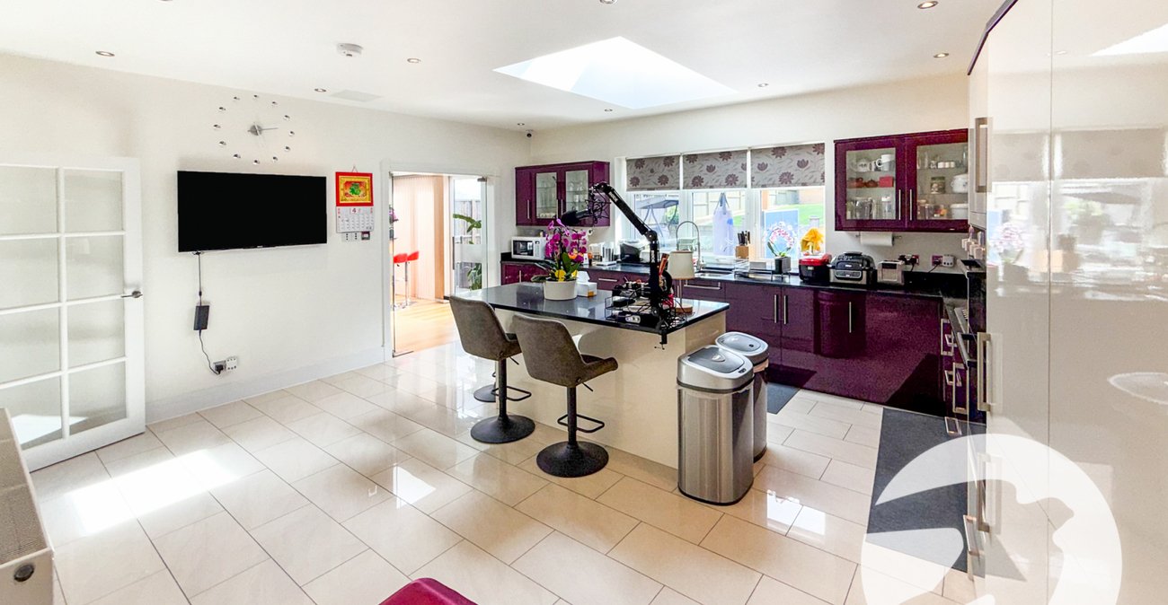 4 bedroom house for sale in London | Robinson Jackson