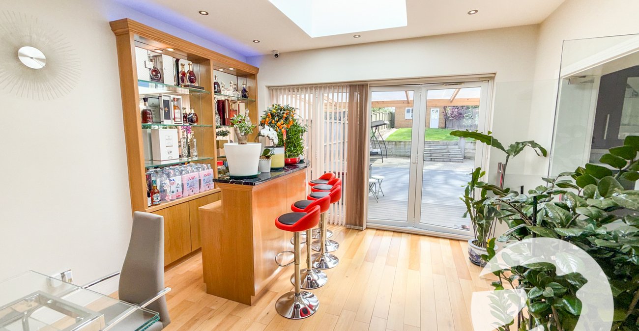 4 bedroom house for sale in London | Robinson Jackson